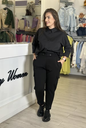 Pantaloni - Pantaloni negrii cu buzunare si nasturi