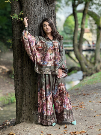 Pantaloni plisati cu imprimeu floral [3]