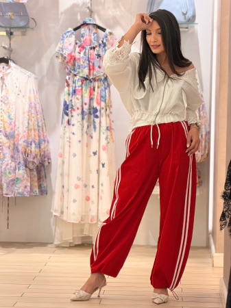 Imbracaminte de dama - Pantaloni rosii cu dungi si snur in talie