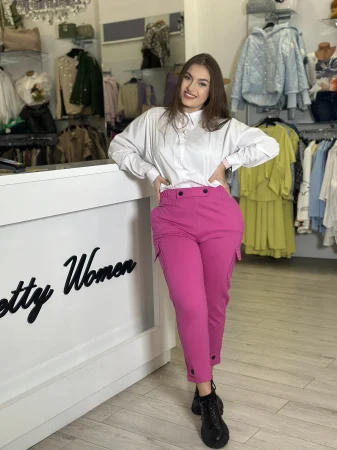 Pantaloni - Pantaloni roz cu buzunare si nasturi