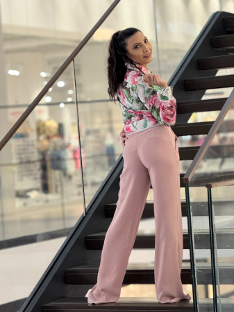 Pantaloni roz evazati [3]