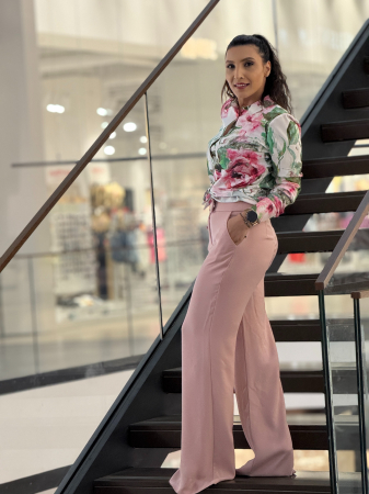 Pantaloni roz evazati [2]
