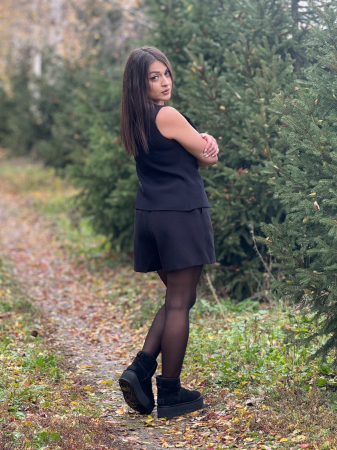 Pantaloni scurti cu detaliu decorativ alb [2]