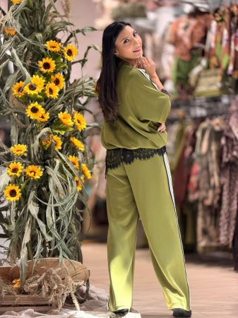 Pantaloni verde olive cu dungi laterale [3]