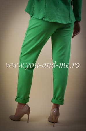 Pantaloni verzi cu curea si pense [3]