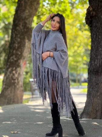 Geci si jachete - Poncho cu franjuri