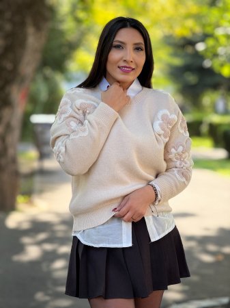 Imbracaminte de dama - Pulover cu aplicatii florale