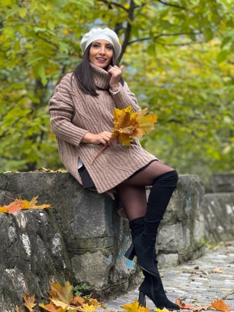 Imbracaminte de dama - Pulover cu gat inalt si model impletit