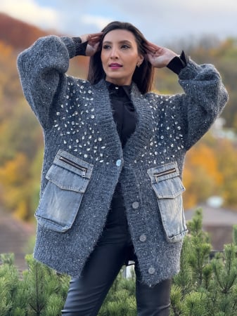 Geci si jachete - Pulover cu pietre si buzunare din blug