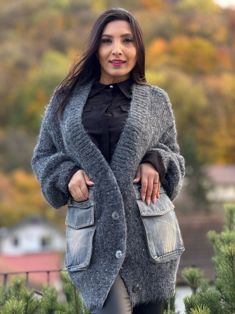 Pulover gri cu sclipici si buzunare din blug [3]