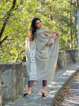 Geci si jachete - Pulover lung de lana cu forme geometrice pe spate