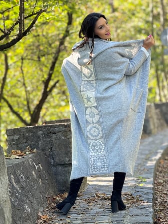 COLECTIA DE TOAMNA - Pulover lung de lana cu forme geometrice pe spate