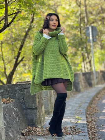 Noutati - Pulover tricotat cu gat inalt