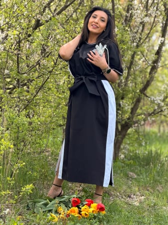 Noutati - Rochie alb-negru lejera cu floare detasabila