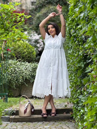 Rochie alba cu broderie [3]