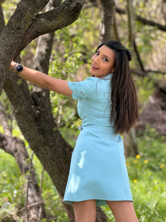 Rochie albastra cu aplicatii florale cu pietre pe maneca [9]