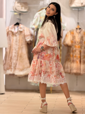 Rochie bej cu imprimeu floral si maneci bufante [3]
