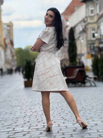 Rochie cambrata cu insertii aurii si curea in talie [3]