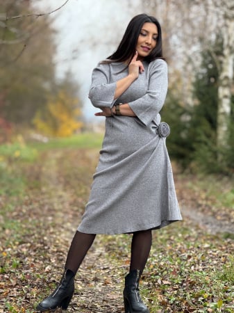 Imbracaminte de dama - Rochie cu brosa floare