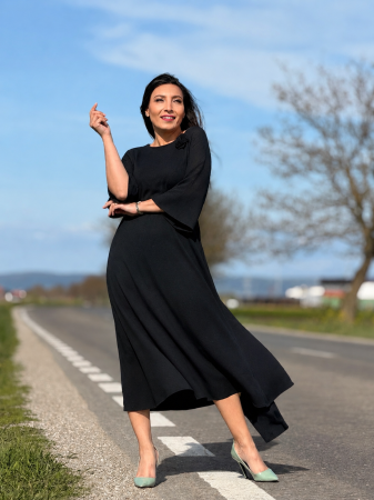 TOTUL LA  -50% - Rochie cu brosa floare