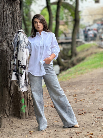Jeans evazati cu pietricele aplicate [2]