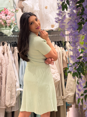 Rochie cu nasturi aurii si buzunare decorative elegante [3]