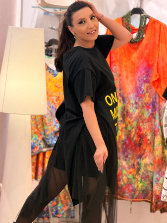 Rochie cu tulle si scris galben [3]