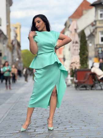 Rochie din neopren cu volanas pe picior [1]