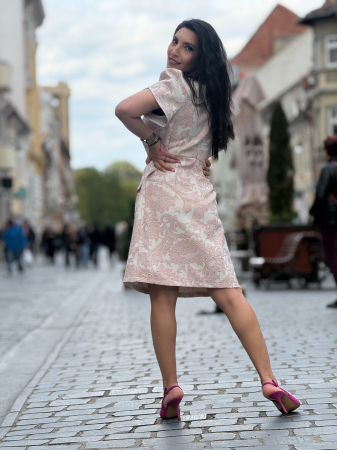 Rochie eleganta cu maneci voluminoase si textura florala [4]