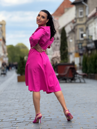 Rochie fucsia cu aplicatii stralucitoare si curea in talie [2]