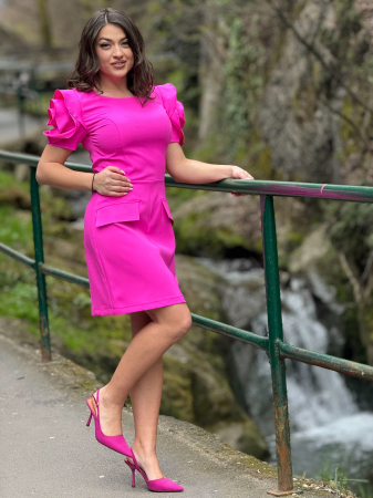 Rochii de eveniment - Rochie fucsia cu volanase la maneci