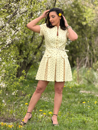 Rochie galbena cu buline negre si curea in talie [2]