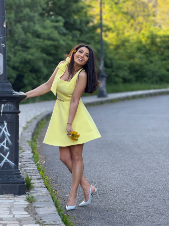 Rochie galbena cu fundita pe umar [4]