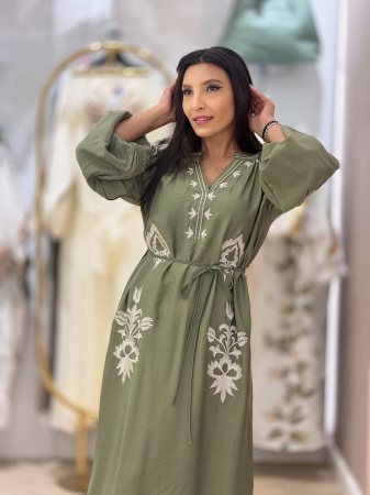 Rochie lunga cu broderie florala alba si snur in talie [6]
