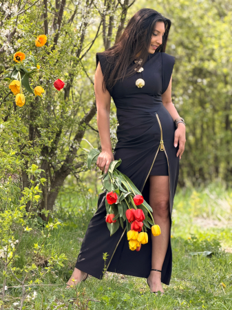 Rochie lunga neagra cu nasturi si fermoar decorativ [3]