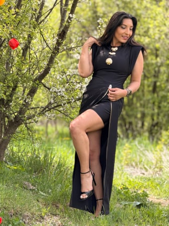 Noutati - Rochie lunga neagra cu nasturi si fermoar decorativ