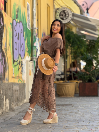 Rochie maro cu broderie decupata si cordon decorativ [2]