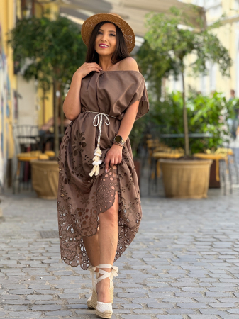Rochie maro cu broderie decupata si cordon decorativ [6]