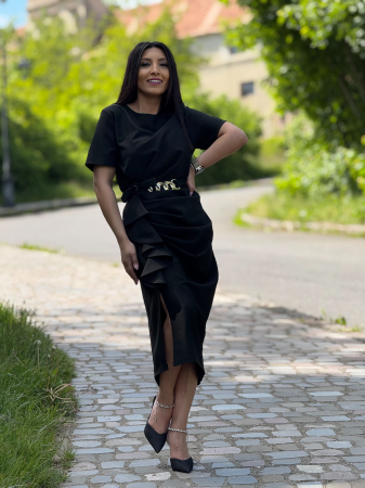 Rochii de eveniment - Rochie neagra cu volanas pe picior si detaliu in talie