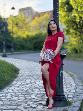 Rochii de eveniment - Rochie rosie cu detaliu auriu in talie