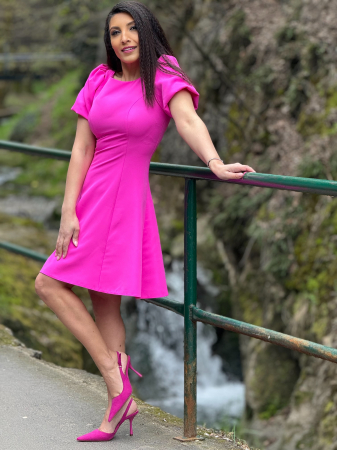 Imbracaminte de dama - Rochie roz cu umeri bufanti