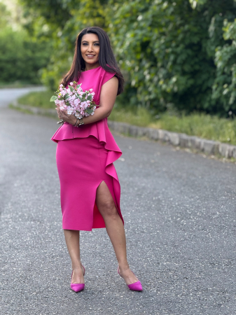 Imbracaminte de dama - Rochie roz cu volanas pe picior