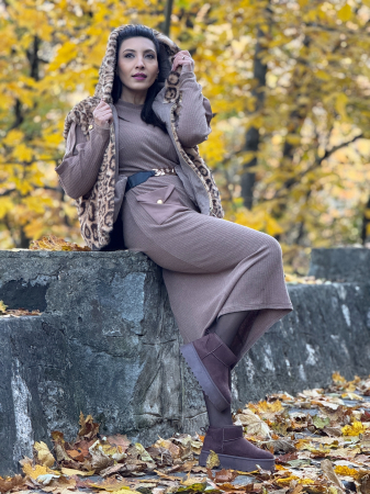 Rochie tricotata bej cu curea si nasturi aurii [5]