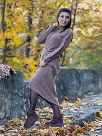 Rochii de zi - Rochie tricotata bej cu curea si nasturi aurii