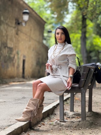 Rochii de zi - Rochie tricotata cu cordon si brosa