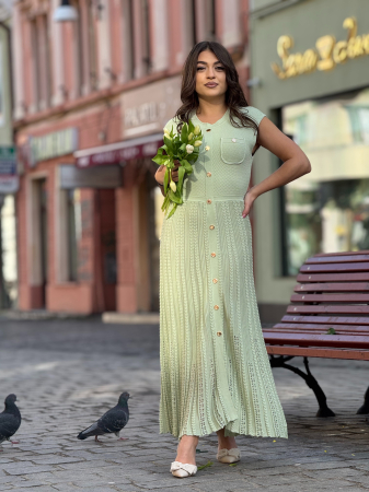 Noutati - Rochie tricotata fara maneci cu nasturi decorativi si buzunare aplicate