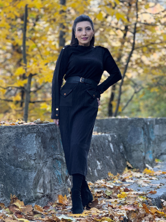 Rochie tricotata neagra cu curea si nasturi aurii [3]
