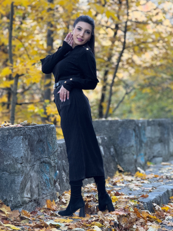 Rochie tricotata neagra cu curea si nasturi aurii [5]
