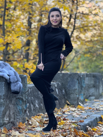 Rochii de zi - Rochie tricotata neagra cu detaliu metalic la umar