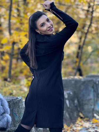 Rochie tricotata neagra cu detaliu metalic la umar [2]